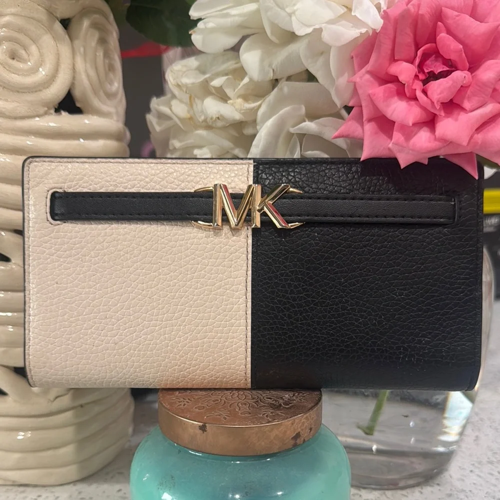 🖤Reed Large Two-Tone Pebbled Leather Wallet - Picture 4 of 12